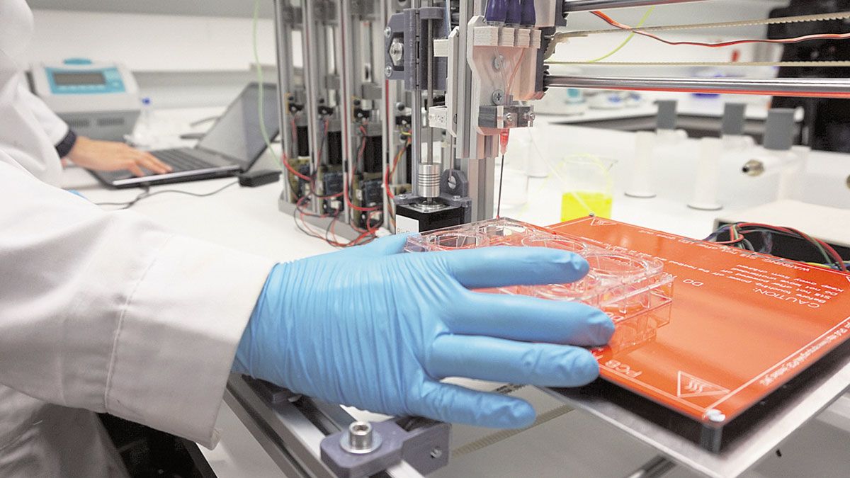 Prototipo de bioimpresora 3D que permite fabricar piel humana para trasplantes e investigación.