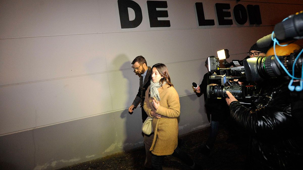Raquel Gago instantes previos a su entrada en la prisión de Villahierro de Mansilla de las Mulas para cumplir su condena. | DANIEL MARTÍN