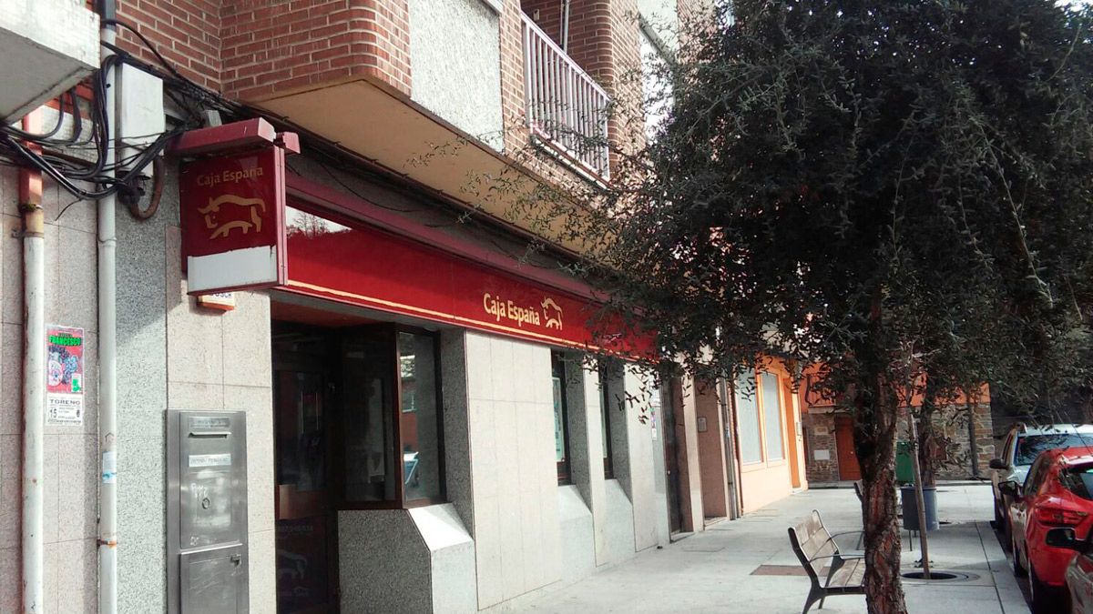 Caja España prepara el cierre de su sucursal en Matarrosa. | L.N.C.