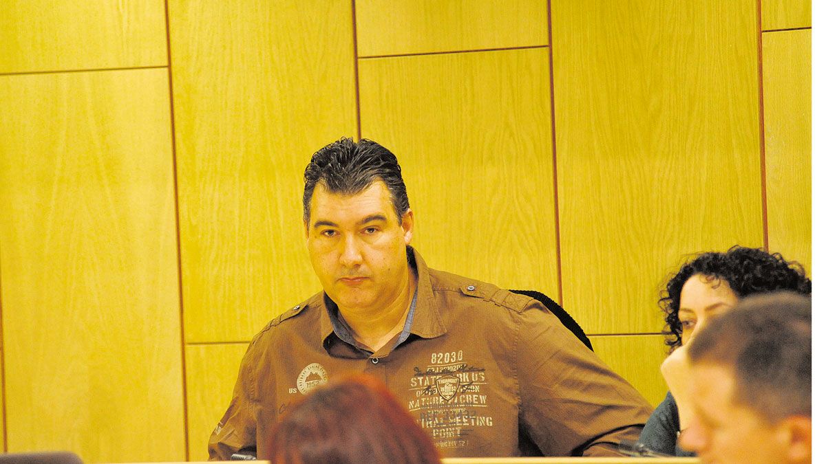 El concejal de Ahora Villaquilambre, Juanjo Moro, durante un pleno. | DANIEL MARTÍN