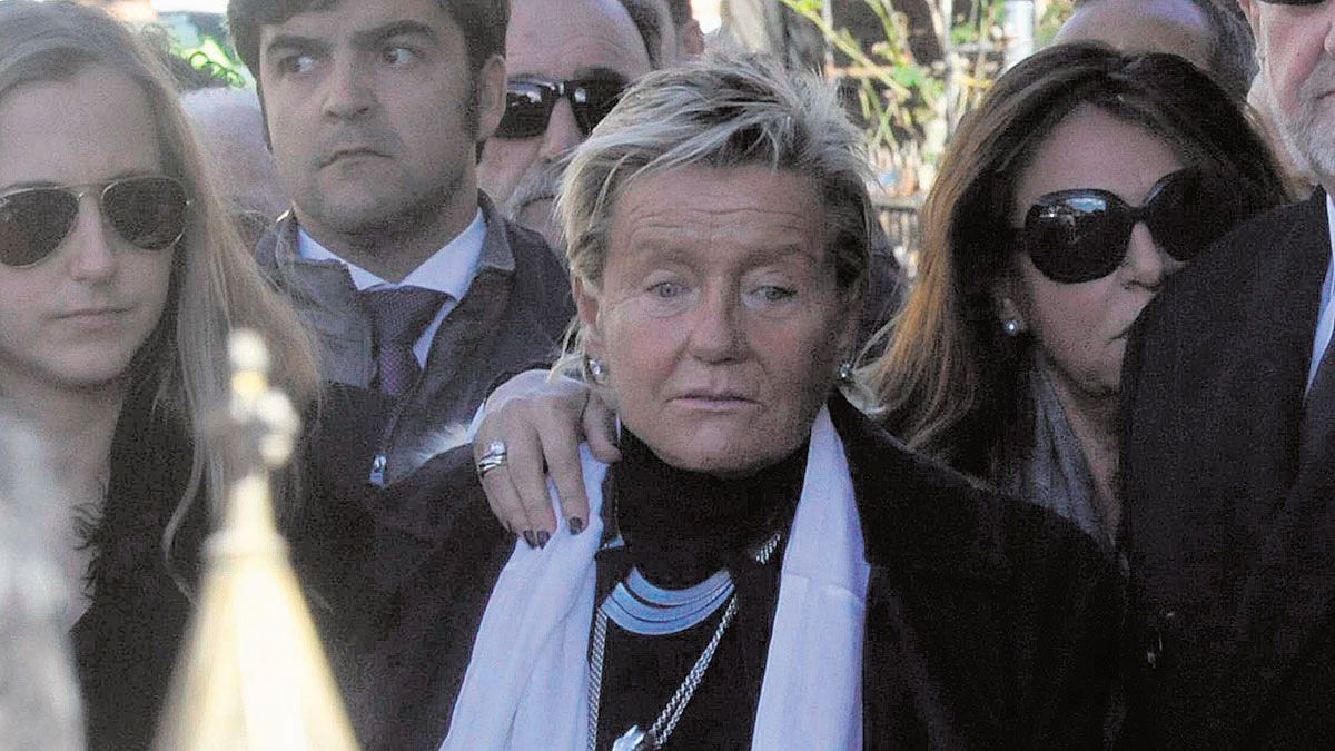 María José Álvarez Mezquíriz, sucesora de David Álvarez, durante el funeral por su padre, fallecido en 2015. | DANIEL MARTÍN