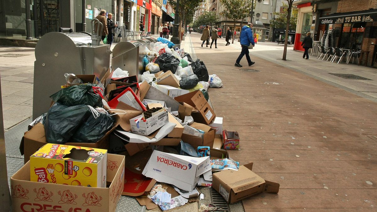 FCC amenazó con despidos, lo que llevó a los trabajadores a ponerse en huelga en abril de 2016. | ICAL