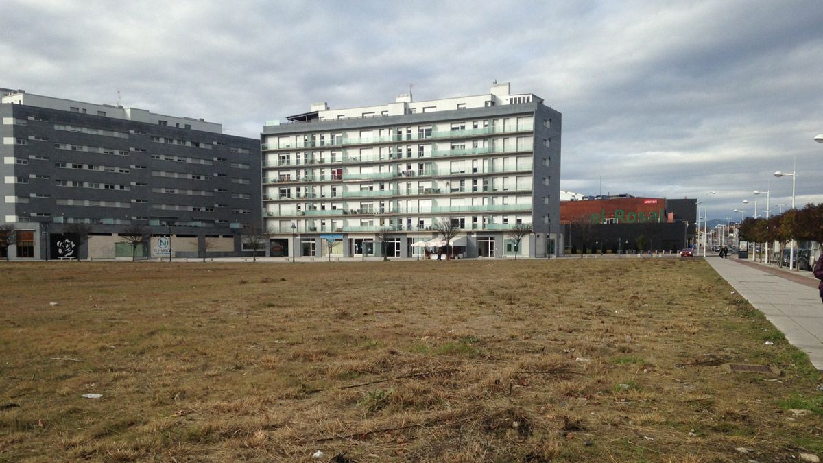 Parcela en la que podría construirse el futuro centro comercial. | M.I.
