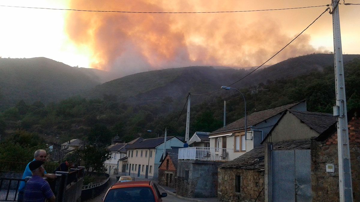 El incendio de septiebre de 2016 en Fabero se acercó peligrosamente a varias poblaciones.