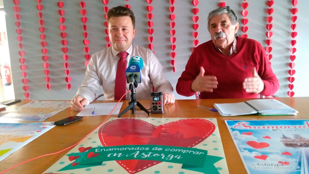 Los concejales Pablo Peyuca y Manuel Ortiz durante la presentación. | P.F.