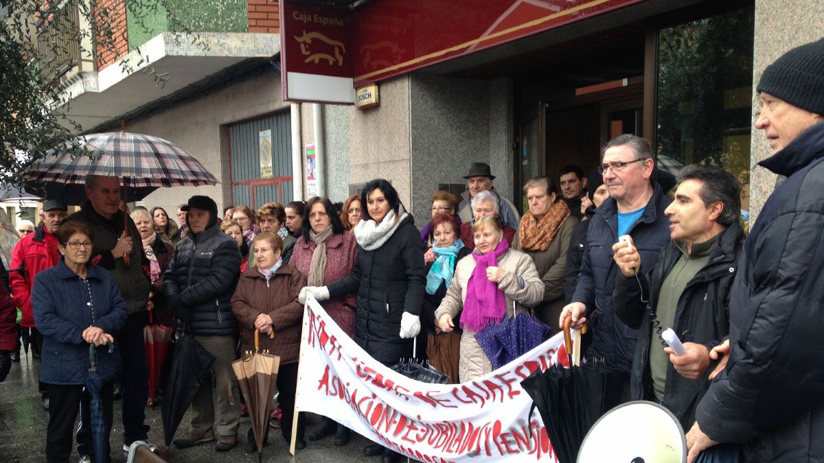 La Asociación de Pensionistas de Matarrosa portó una pancarta reivindicativa | D.M.