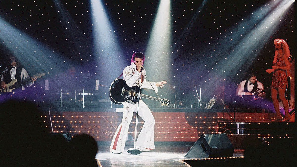 Greg Miller en su perfecta caracterización del ‘rey del rock’ en el espectáculo ‘Elvis vive’ que este sábado llega a Espacio Vías.