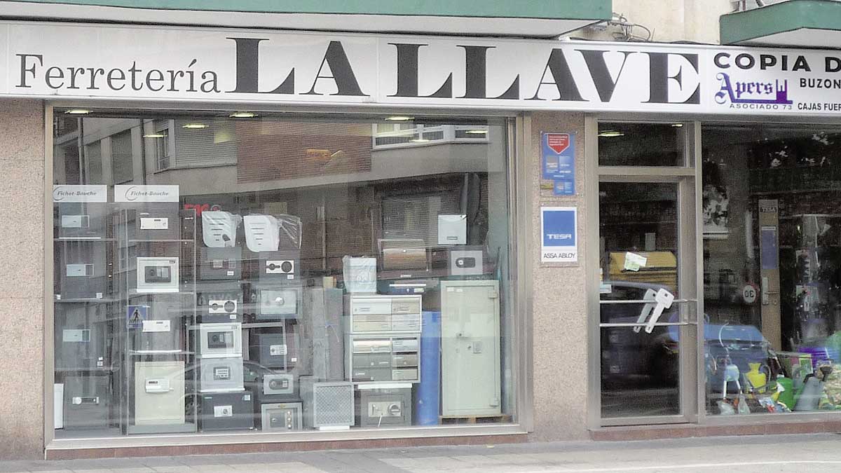 Ferretería La Llave es un establecimiento clásico en la ciudad de León pero que continuamente ha sabido adaptarse a los tiempos. | MAURICIO PEÑA