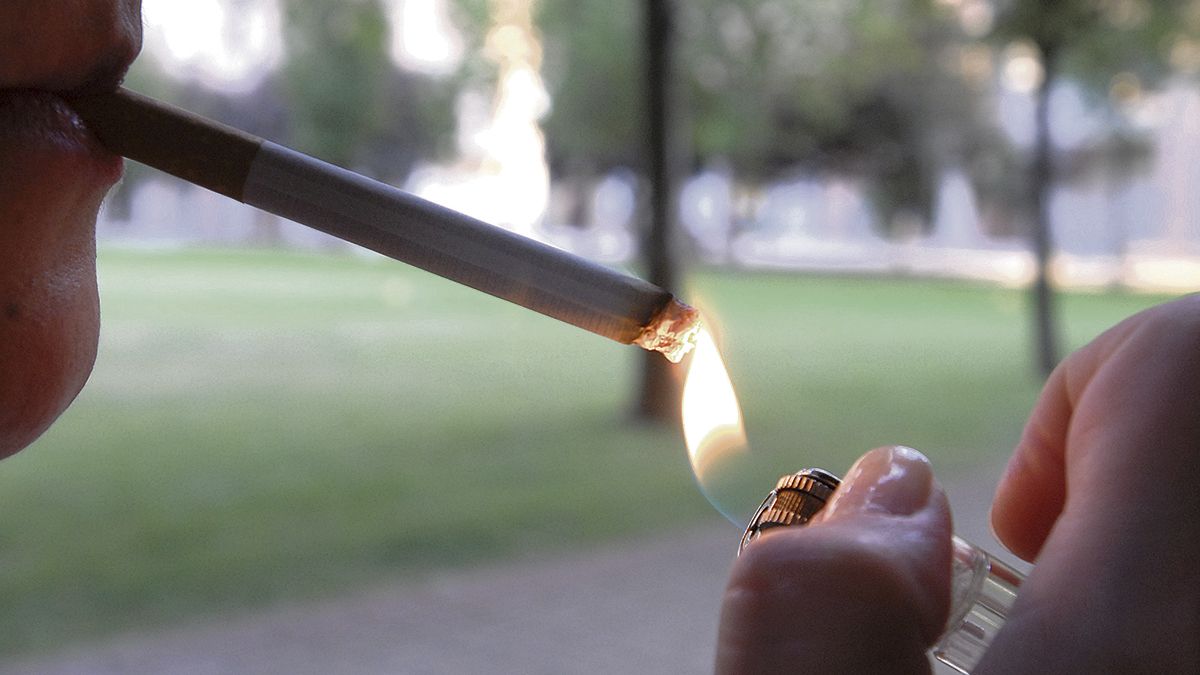 El consumo de cigarrillos sigue descendiendo en León. | MAURICIO PEÑA