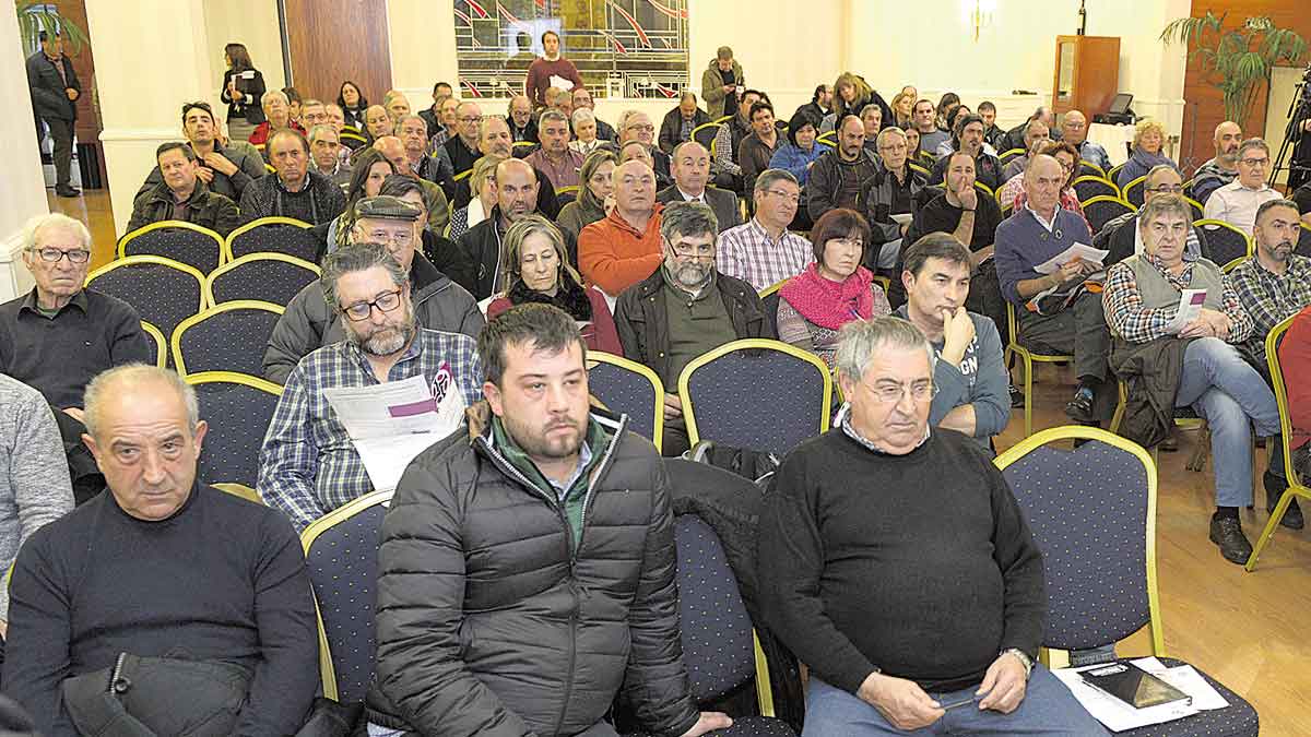 Casi un centenar de pedáneos asistieron a la reunión de trabajo. | MAURICIO PEÑA