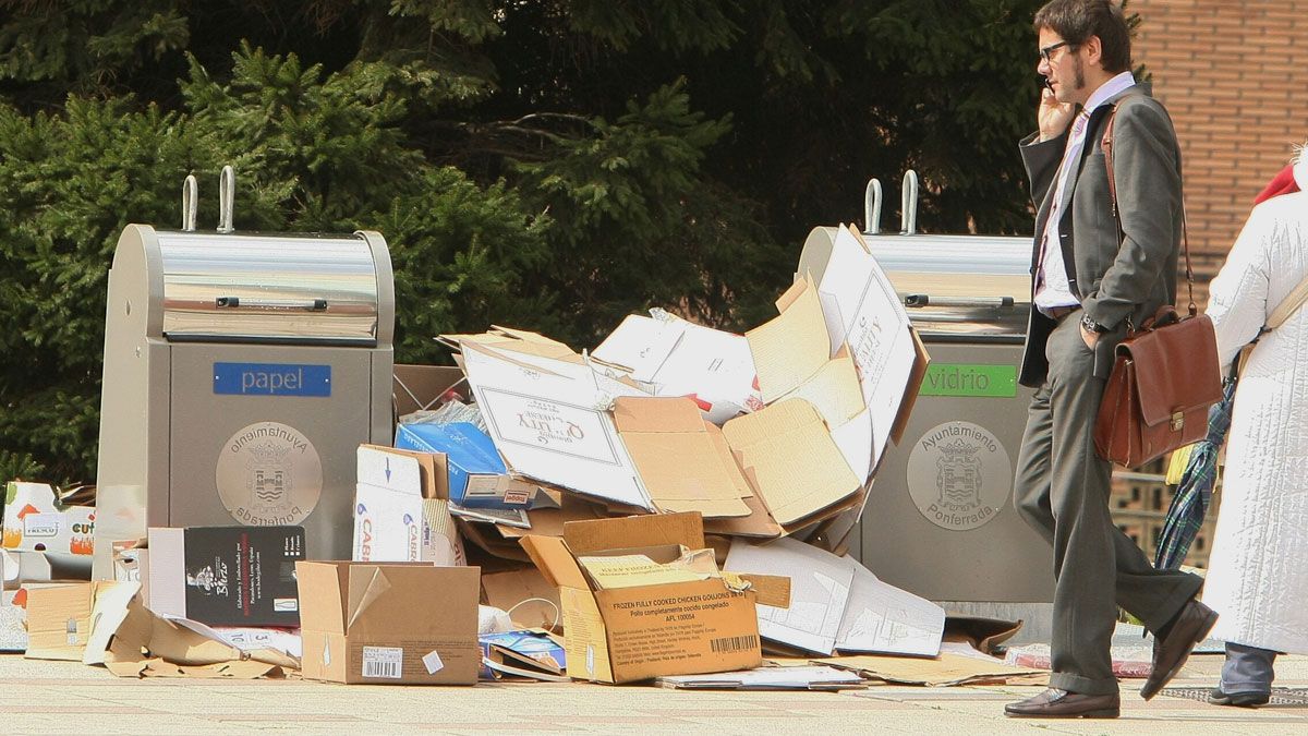 Imagen de archivo de la huelga de basuras del pasado abril en Ponferrada.  | Ical