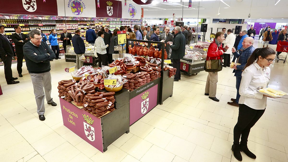 La Diputación de León presenta la campaña promocional de 'Productos de León' en los centros comerciales Carrefour de Sestao y Erandio. | ICAL
