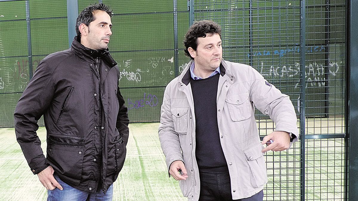 El presidente de la Junta Vecinal, Rodrigo Valle, y el alcalde de Villaquilambre, Manuel García. | DANIEL MARTÍN El presidente de la Junta Vecinal, Rodrigo Valle, y el alcalde de Villaquilambre, Manuel García. | DANIEL MARTÍN