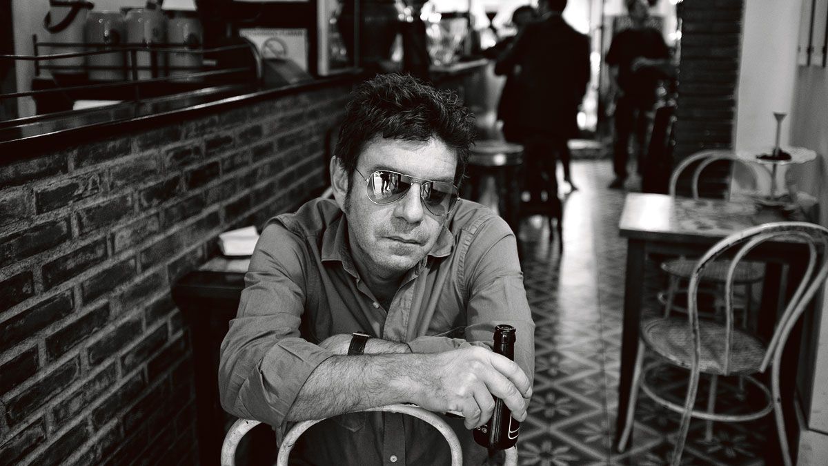 El músico y escritor leonés Aníbal Vega protagoniza este jueves una nueva cita del ciclo de encuentros literarios en las bibliotecas municipales. | JOSÉ RAMÓN VEGA
