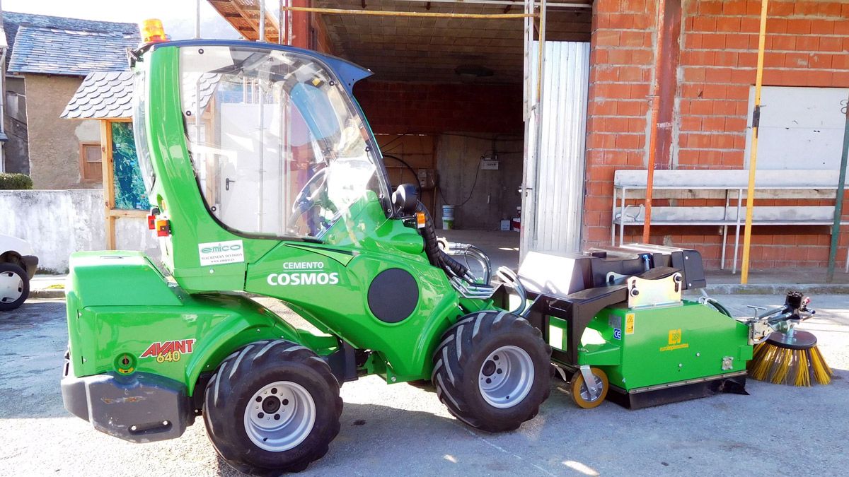 Máquina cedida por Cosmos al Ayuntamiento de Corullón. | L.N.C.