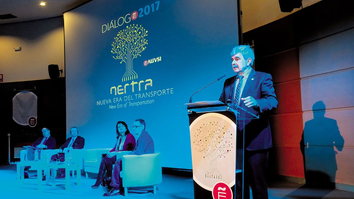 Jorge Santos, Brian Wynne, Teresa Mata, Ángel Alonso y Juan Francisco García Marín, en la inauguración. | DANIEL MARTÍN Jorge Santos, Brian Wynne, Teresa Mata, Ángel Alonso y Juan Francisco García Marín, en la inauguración. | DANIEL MARTÍN