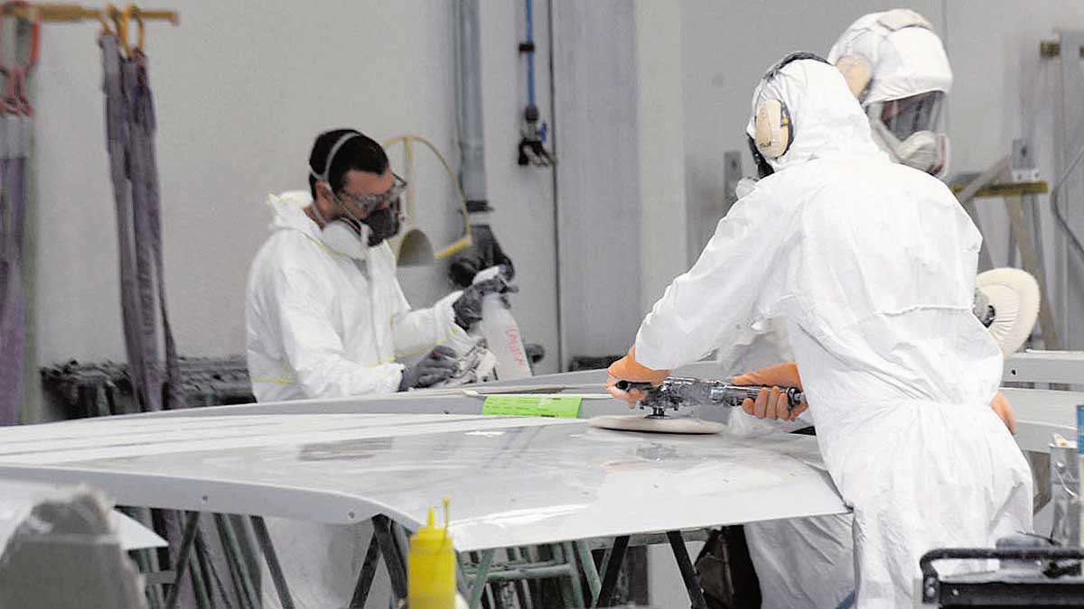 Bach Composite mantiene una fábrica en el Polígono de Villadangos. | L.N.C. Bach Composite mantiene una fábrica en el Polígono de Villadangos. | L.N.C.