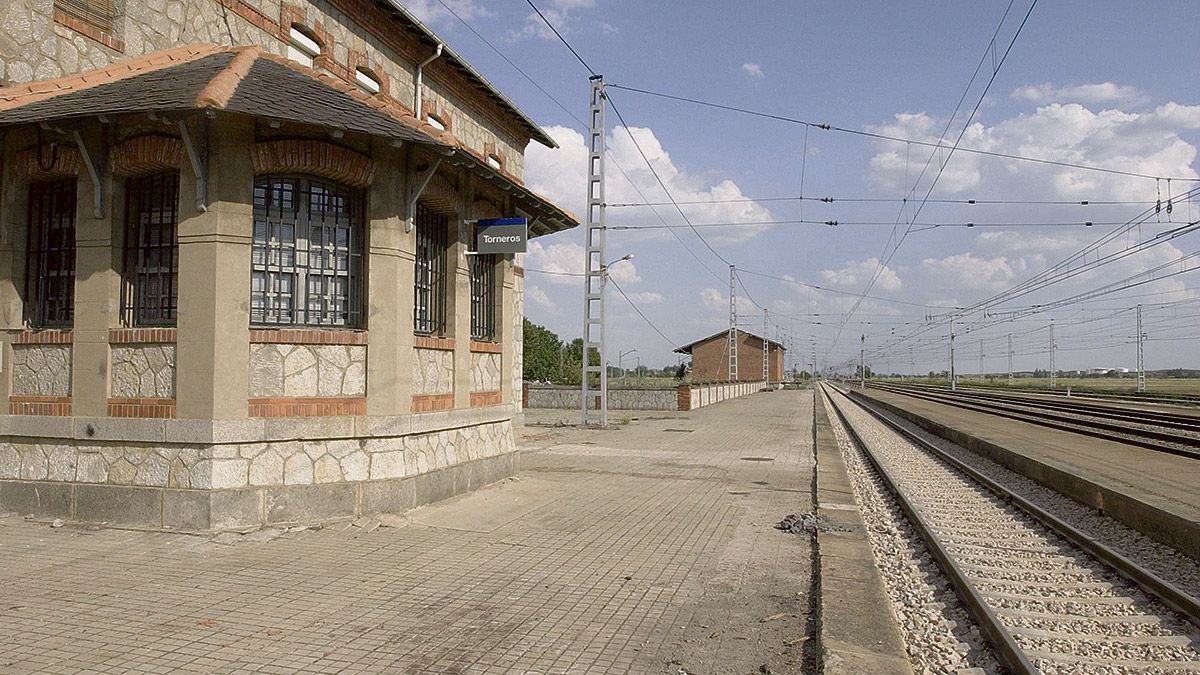 Imagen de la estación de tren de la localidad de Torneros. | MAURICIO PEÑA