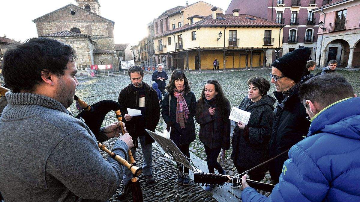 Jornadas culturales organizadas este sábado para pedir que se respete la esencia de la plaza del Grano.  | DANIEL MARTÍN