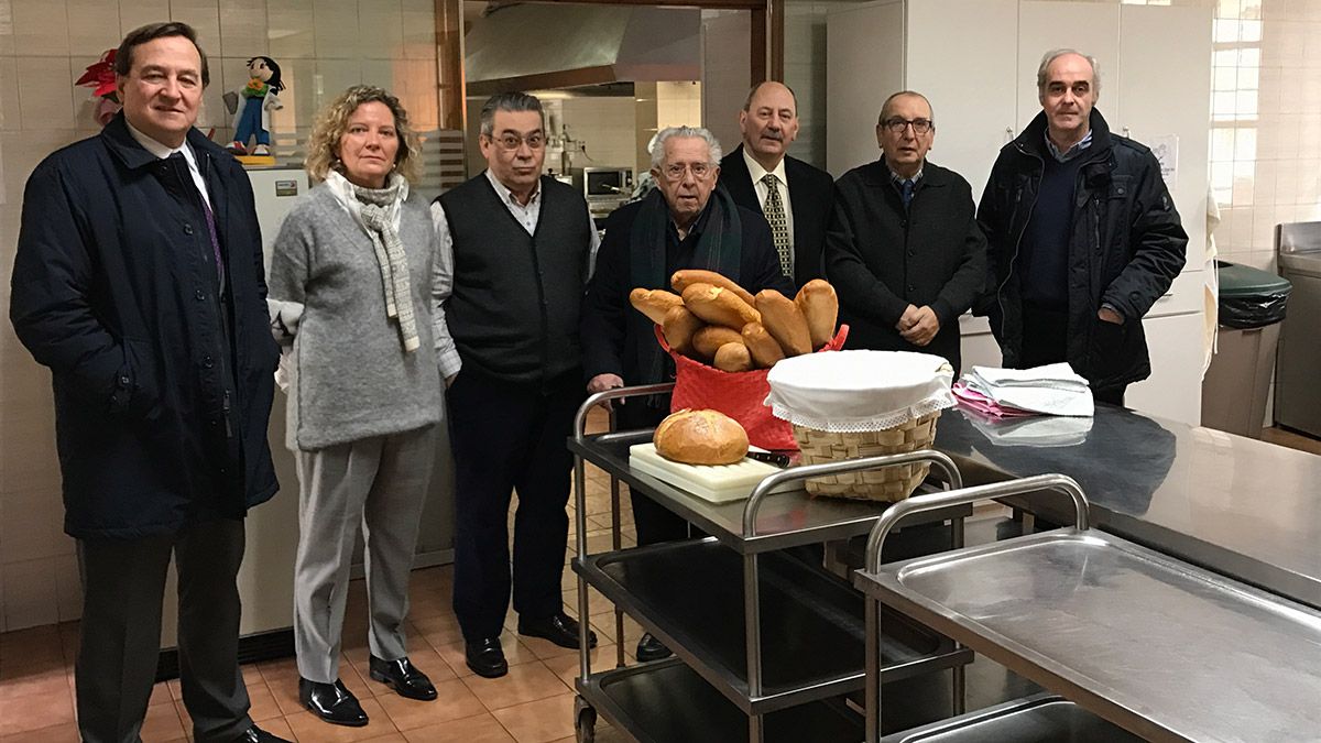 Visita de los responsables de la Cofradía del Dulce Nombre de Jesús Nazareno de León a la Asociación Leonesa de Caridad. | L.N.C.