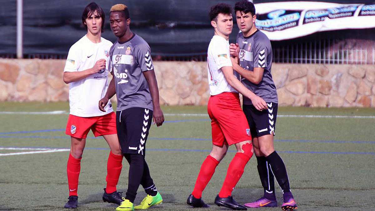 Un instante del partido entre Santa Marta y Cultural. | TRIBUNA DE SALAMANCA Un instante del partido entre Santa Marta y Cultural. | TRIBUNA DE SALAMANCA