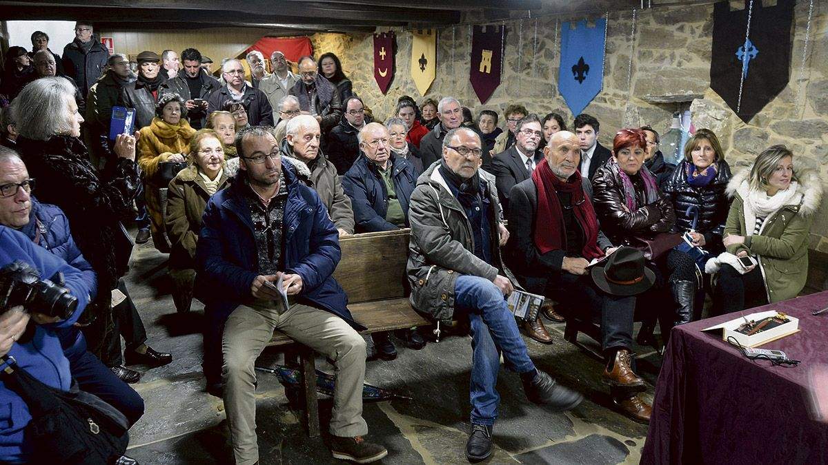 En la inauguración de las obras estuvieron colaboradores y vecinos. | ABAJO