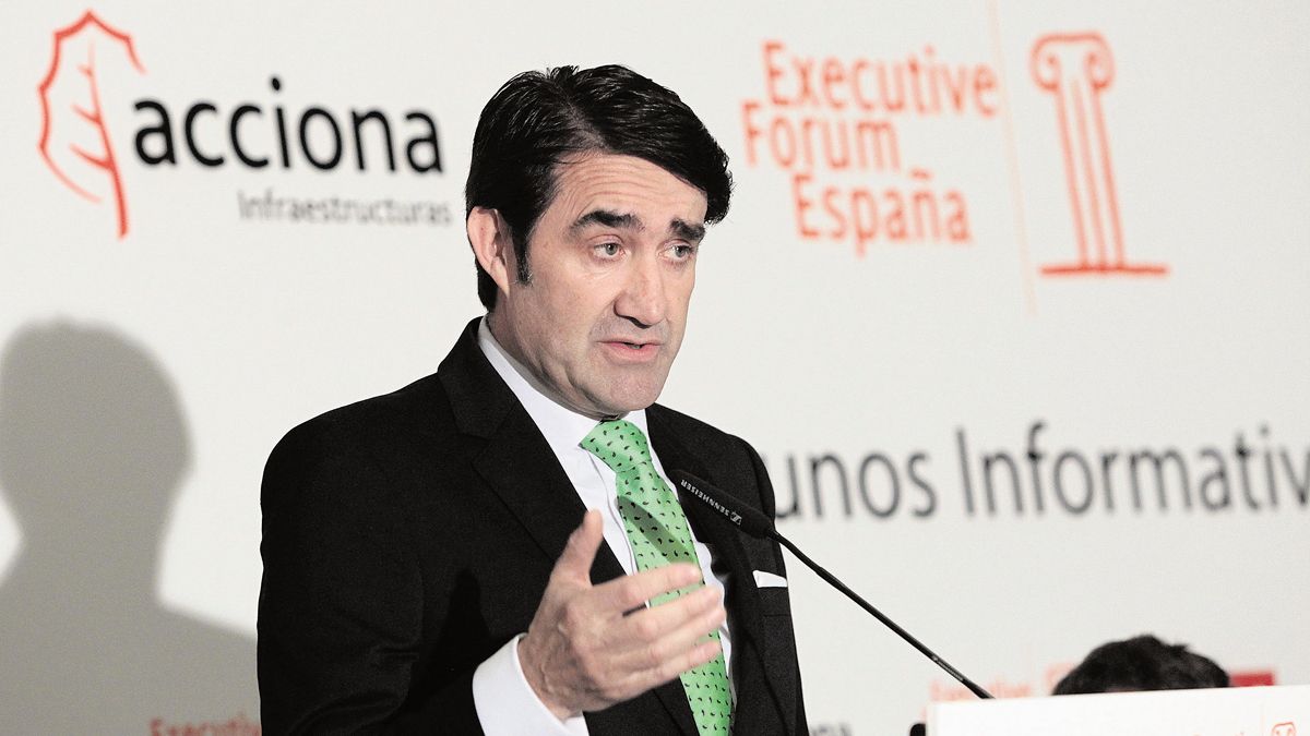 El consejero de Fomento y Medio Ambiente de la Junta, Juan Carlos Suárez-Quiñones, este lunes en Madrid.  | ICAL
