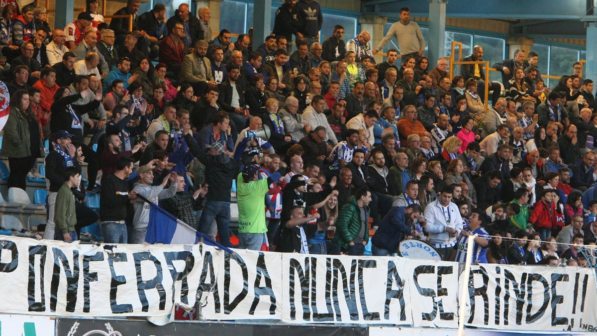 Imagen de archivo de la afciión de la Deportiva en El Toralín. | CÉSAR SÁNCHEZ