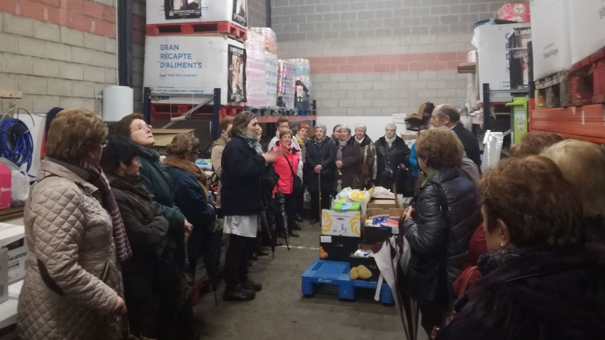 Los participantes en esta iniciativa de recogida de productos en el Banco de Alimentos de León. | L.N.C.