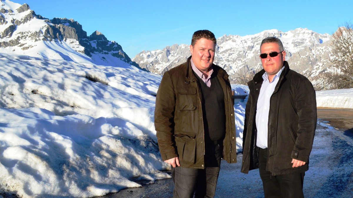 Los dirigentes socialistas Óscar Álvarez y Mariano Rojo.