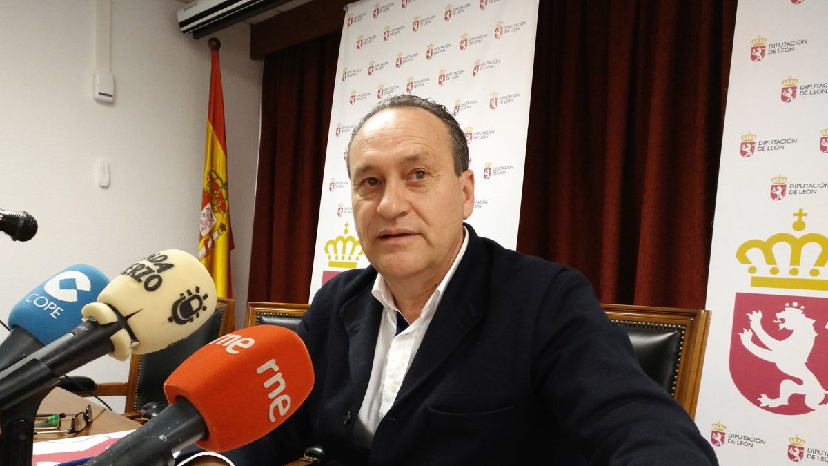 Adolfo Arias justificando la postura de Diputación en rueda de prensa. | M.I.