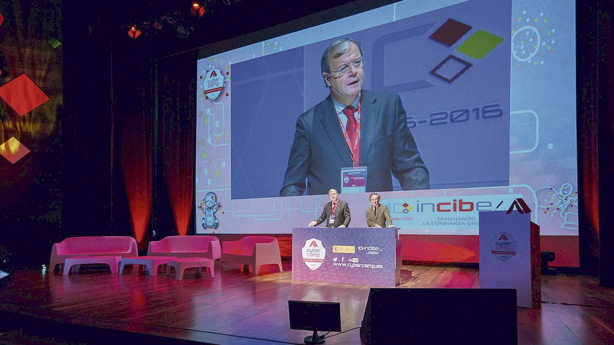 Un momento del congreso Cybercamp organizado por el Incibe en León que contó con la cobertura gráfica de la empresa leonesa. | JOSANZ