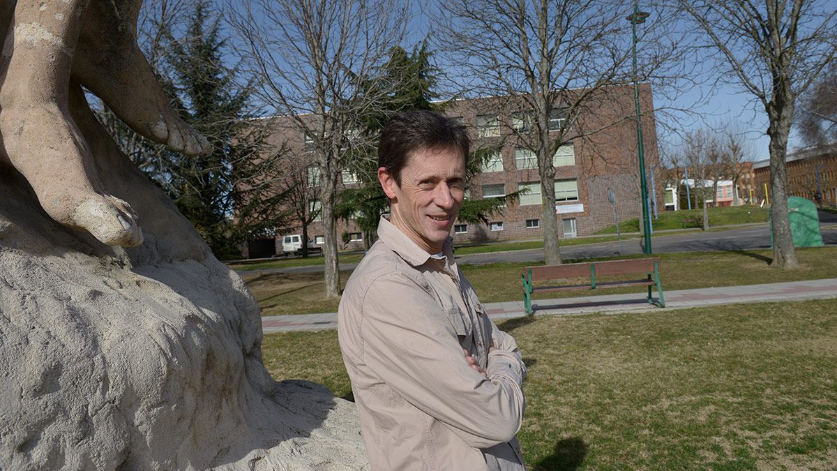 El biólogo Vittorio Baglione en el campus. | MAURICIO PEÑA
