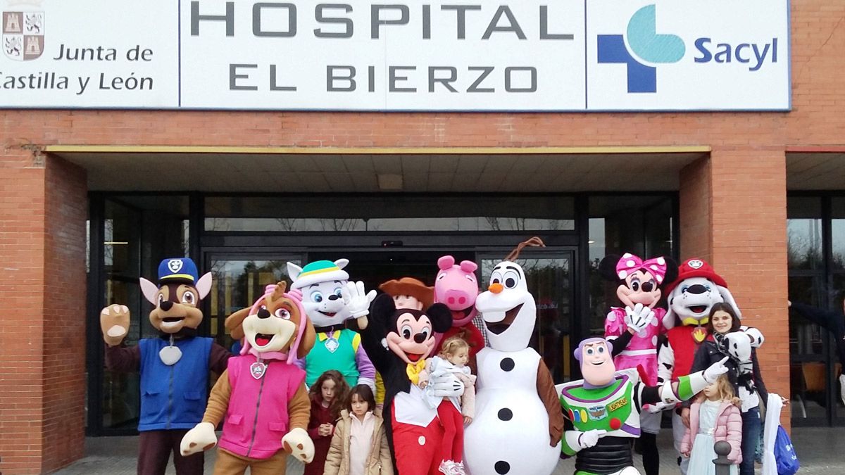 Los trabajadores de la cementera quisieron llevar el Carnaval al hospital. | L.N.C.