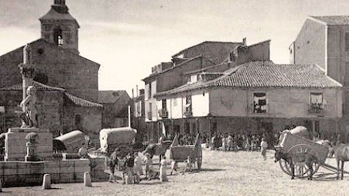 Imagen histórica de la Plaza del Grano. | L.N.C.