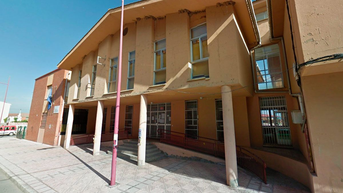 Imagen de archivo del instituto de Valencia de Don Juan. | GOOGLE Imagen de archivo del instituto de Valencia de Don Juan. | GOOGLE