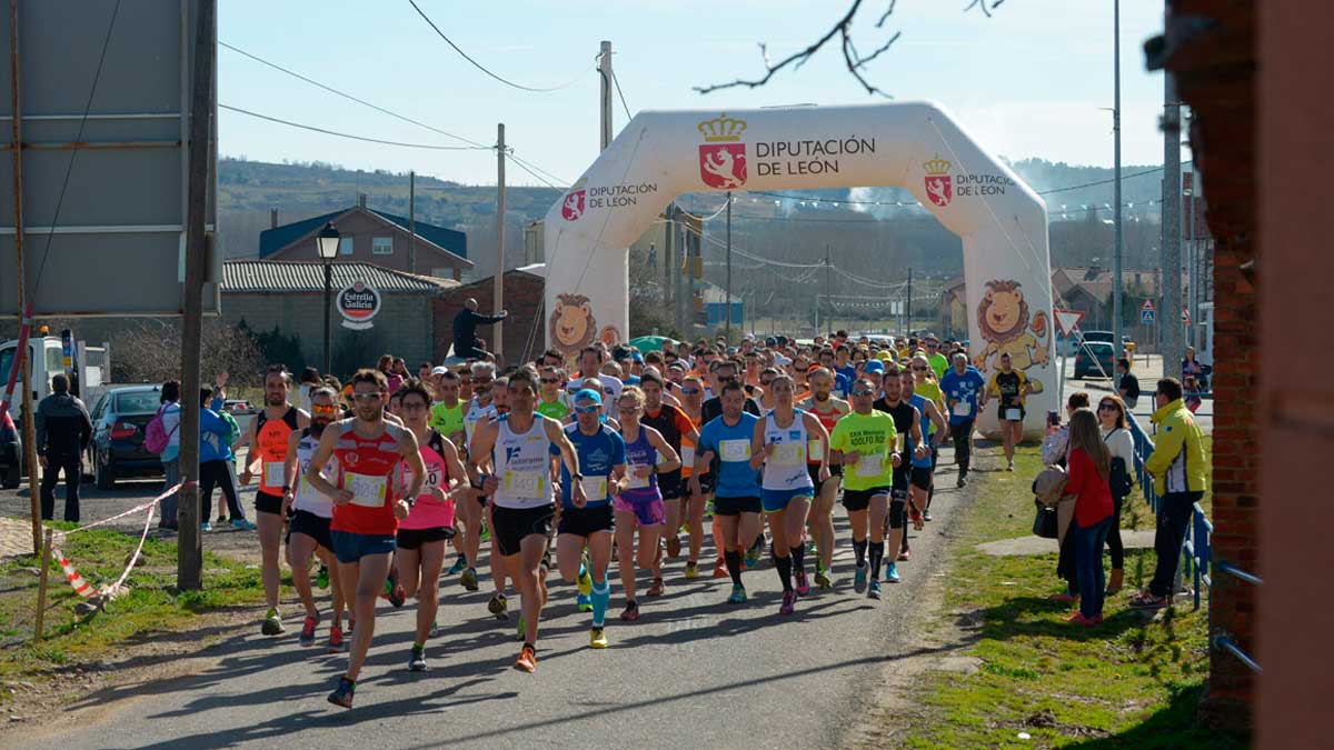 Una soleada mañana acompaño la disputa del Cross de Sariegos. | MAURICIO PEÑA Una soleada mañana acompaño la disputa del Cross de Sariegos. | MAURICIO PEÑA