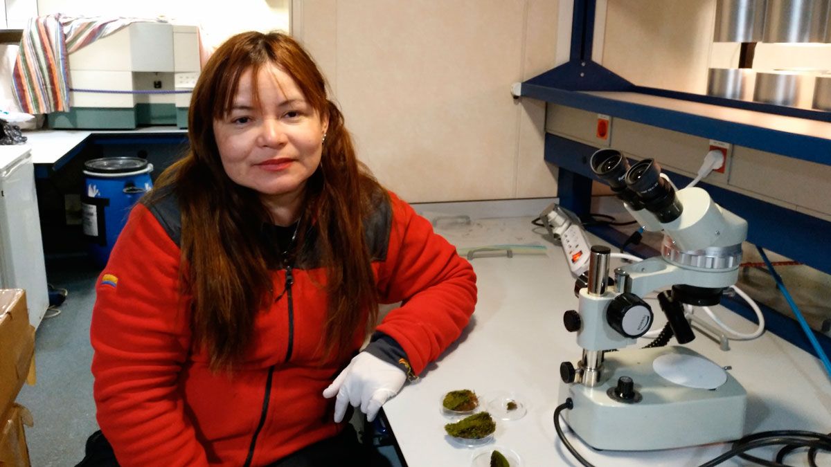 La doctora Rosa Acevedo en su laboratorio.