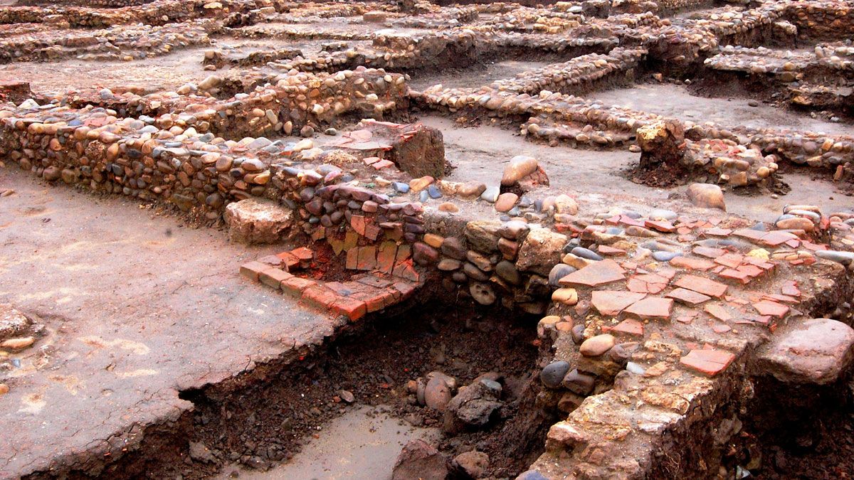 Imagen de los restos romanos encontrados en el yacimiento de Puente Castro. | PROMONUMENTA