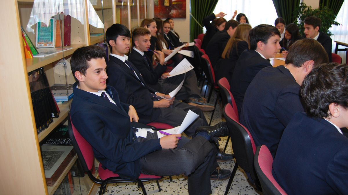 Los alumnos de Bachillerato del Colegio internacional Peñacorada participan esta semana en las jornadas de negocios.