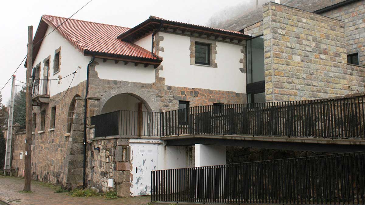 En la imagen, el exterior del Centro de Interpretación del Clima ubicado en La Vid de Gordón. | L.N.C.