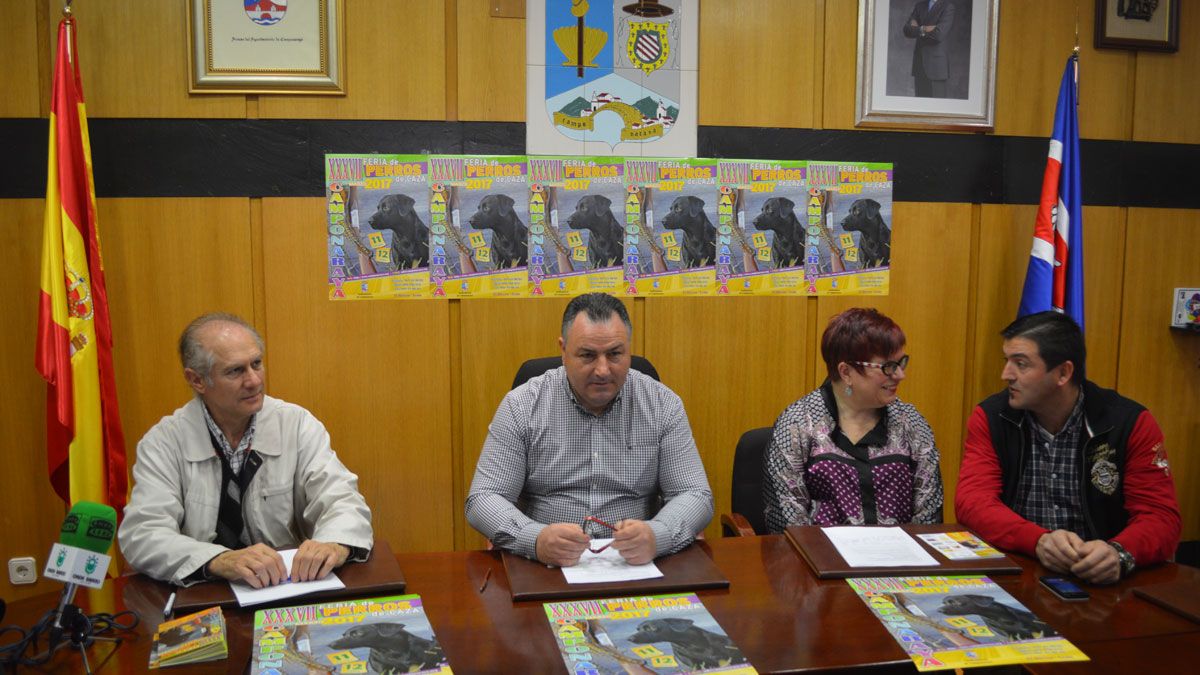 Presentación de la feria de perros de Camponaraya. | A. CARDENAL