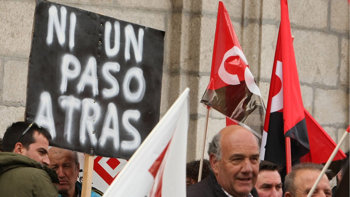 Los trabajadores siguen manteniendo la convocatoria de huelga . | ICAL