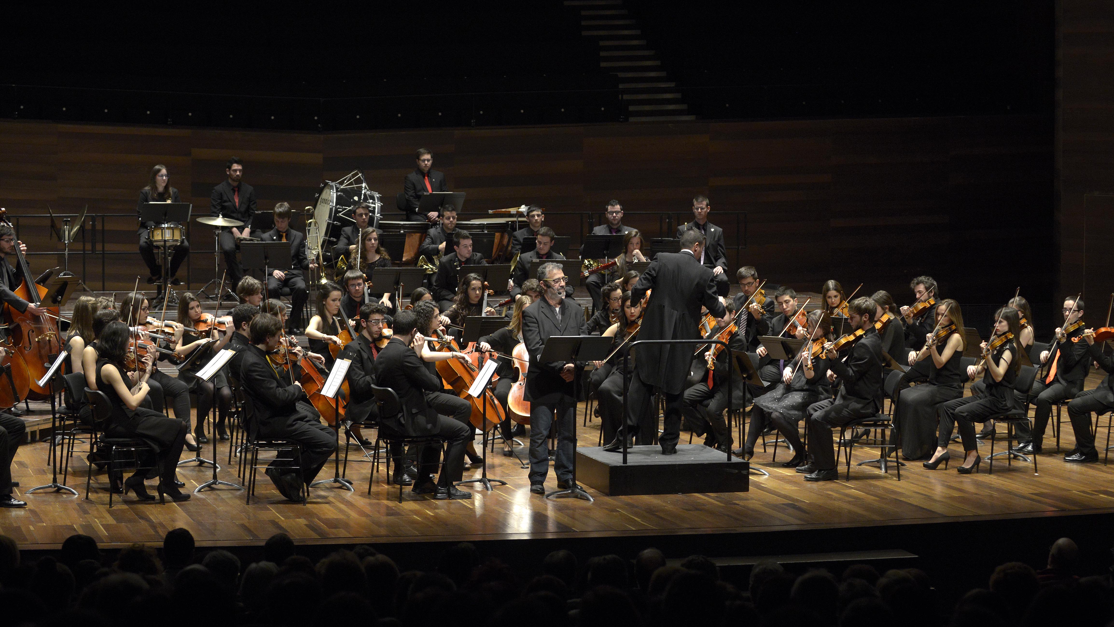 Un momento del concierto que ayer ofreció la Orquesta Filarmónica de la Universidad de Valencia en León. | MAURICIO PEÑA