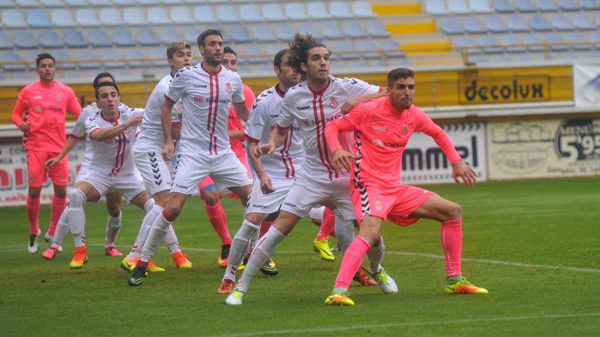 Cultural y Mutilvera disputaron la ida con la camiseta de los locales, que arrasaron (5-1). | DANIEL MARTÍN