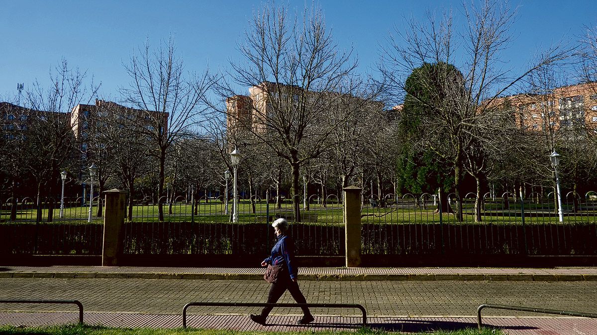 Los vecinos del Polígono X reclaman al Ayuntamiento un plan integral de mantenimiento para el barrio. | DANIEL MARTÍN