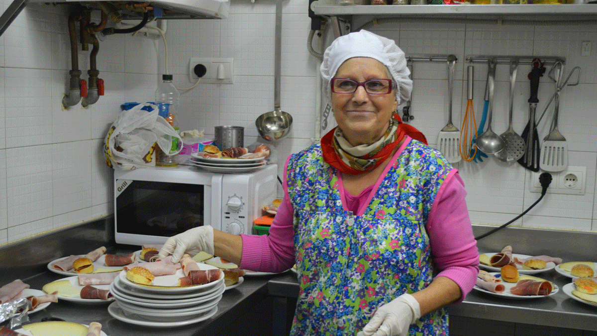 Avelina Valcarce, voluntaria del Comedor Social San Genadio desde hace quince años. | L. N. C.