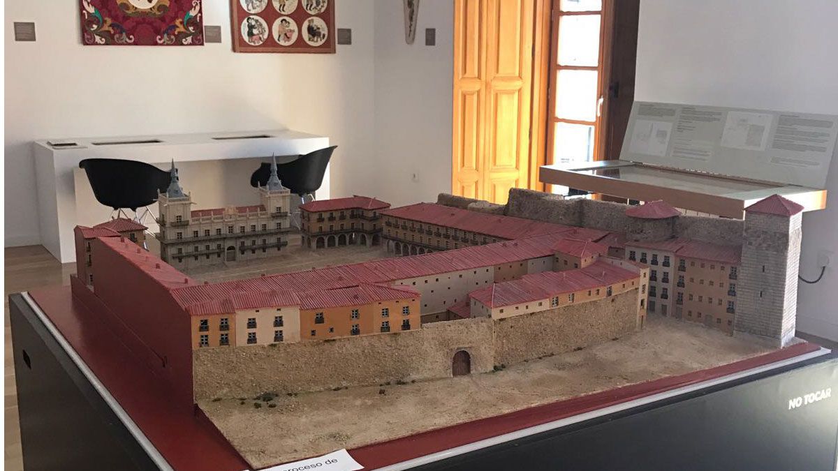 Maqueta de la Plaza Mayor expuesta en la Casona de Puerta Castillo.