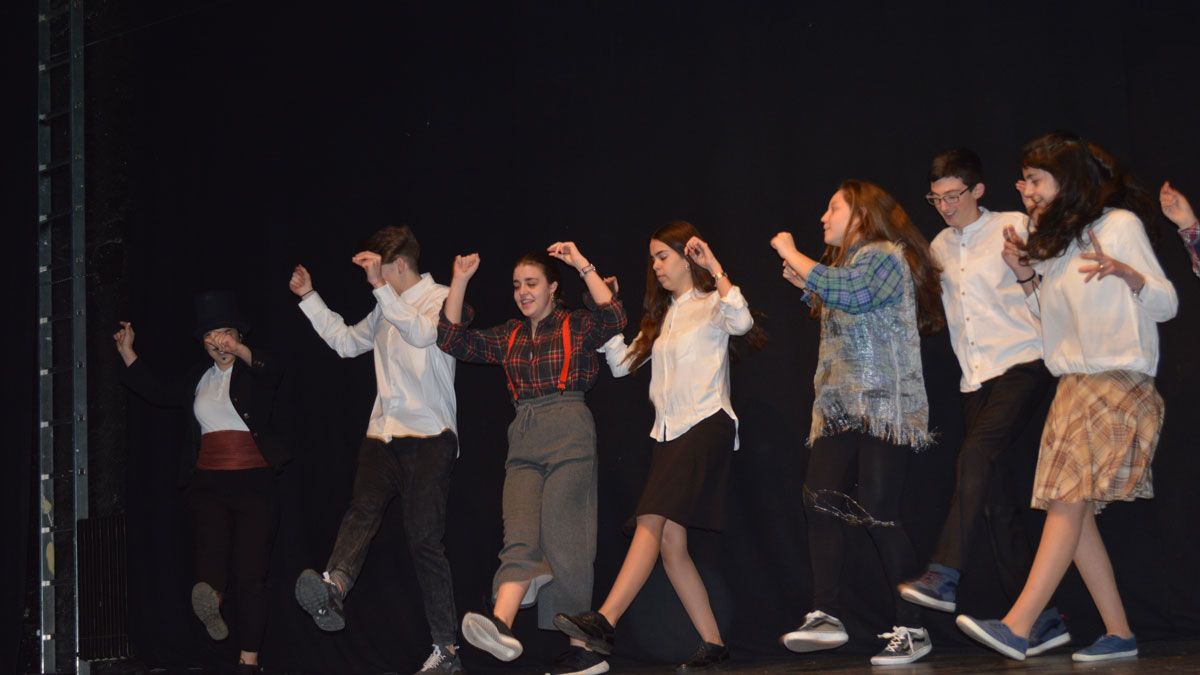 Los alumnos dedicaron obras de teatro y representaciones al bicentenario de Fernández Morales.| M.I. Los alumnos dedicaron obras de teatro y representaciones al bicentenario de Fernández Morales.| M.I.