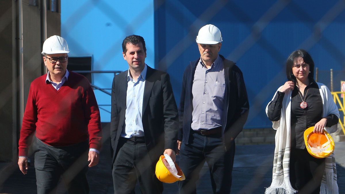 El candidato del PSOE a la Presidencia de la Junta, Luis Tudanca (2I), junto a Ángela Marqués, y representantes de la empresa Roldán. | CÉSAR SÁNCHEZ (ICAL)